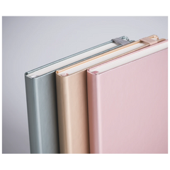 Notizbuch Kompagnon Metallic | A5, punktiert, Gummizugverschluss, silber