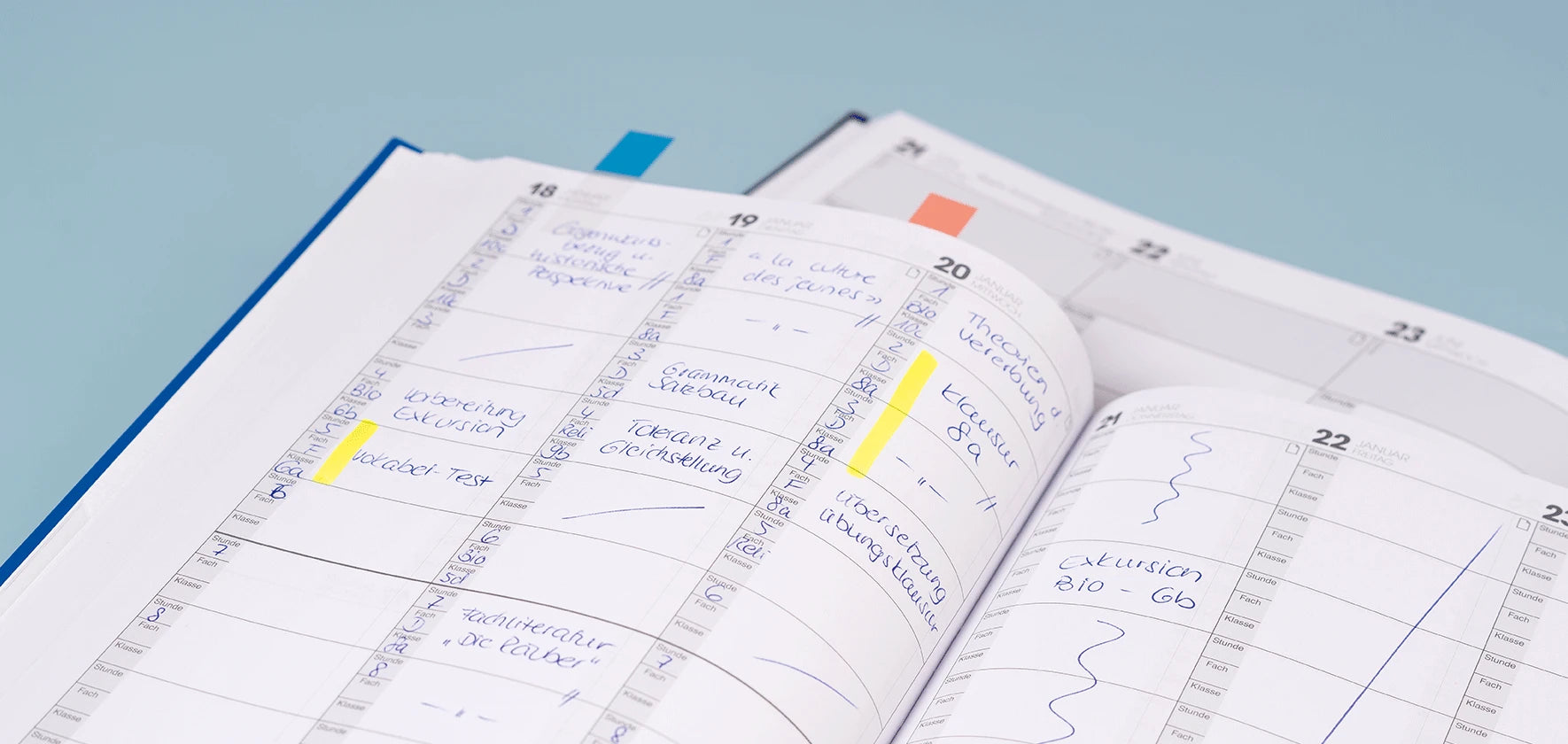 Lehrerkalender mit Notizen