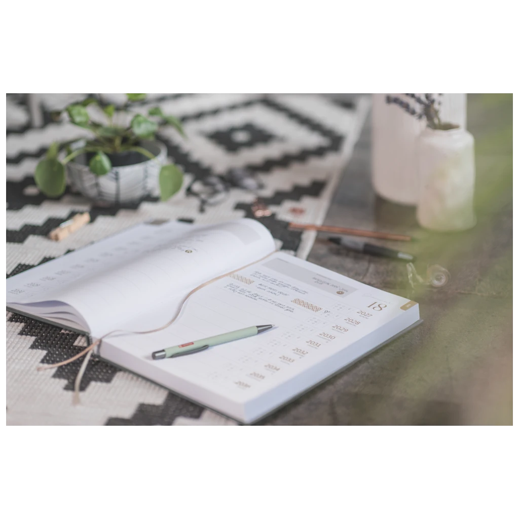 10-Jahres-Kalender Premium 2027-2036 „10 Years of Moments“ | A4, Kunstleder