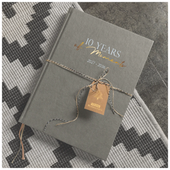 10-Jahres-Kalender Premium 2027-2036 „10 Years of Moments“ | A4, Kunstleder