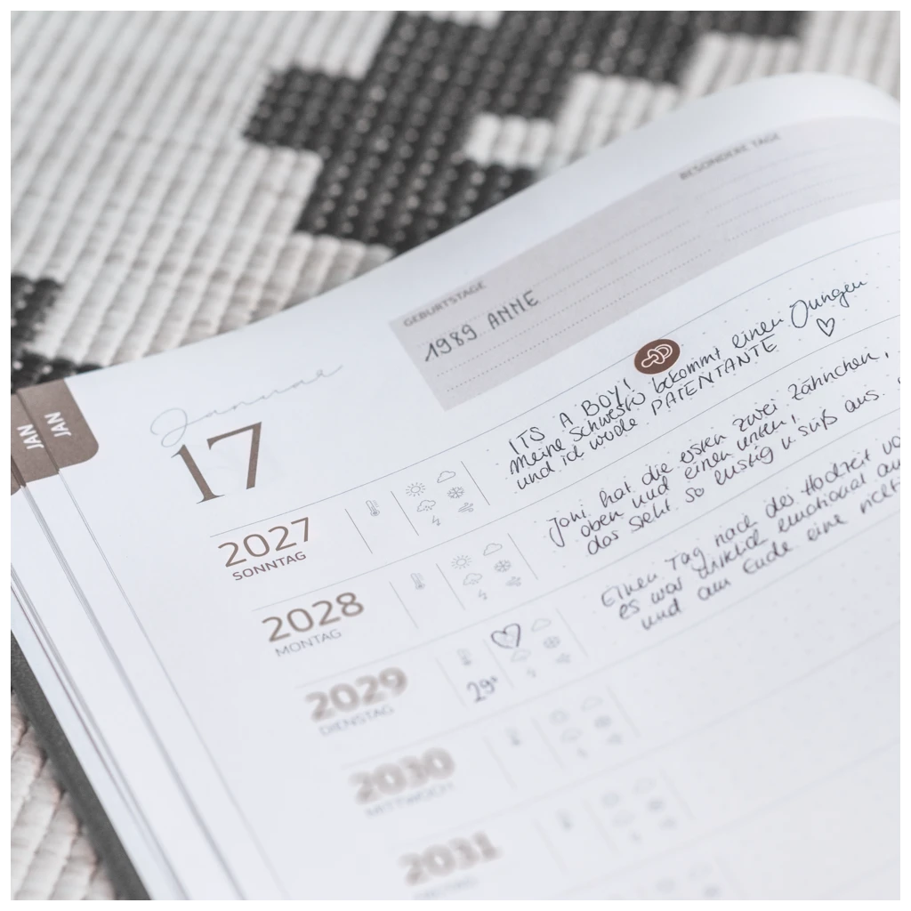 10-Jahres-Kalender Premium 2027-2036 „10 Years of Moments“ | A4, Kunstleder