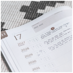 10-Jahres-Kalender Premium 2027-2036 „10 Years of Moments“ | A4, Kunstleder